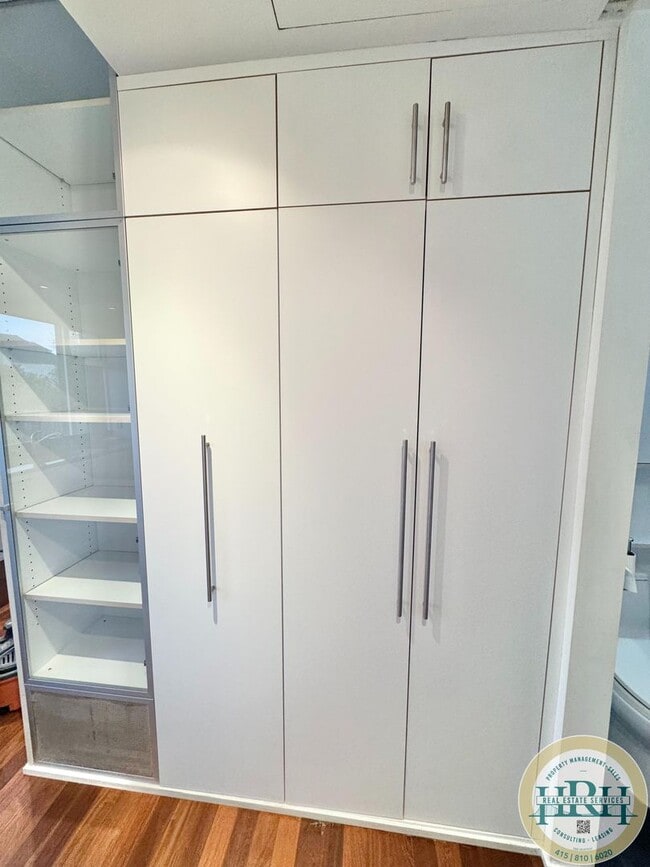 Building Photo - Tranquil & Spacious 2 BR|1 BA Condo in the Central Richmond District