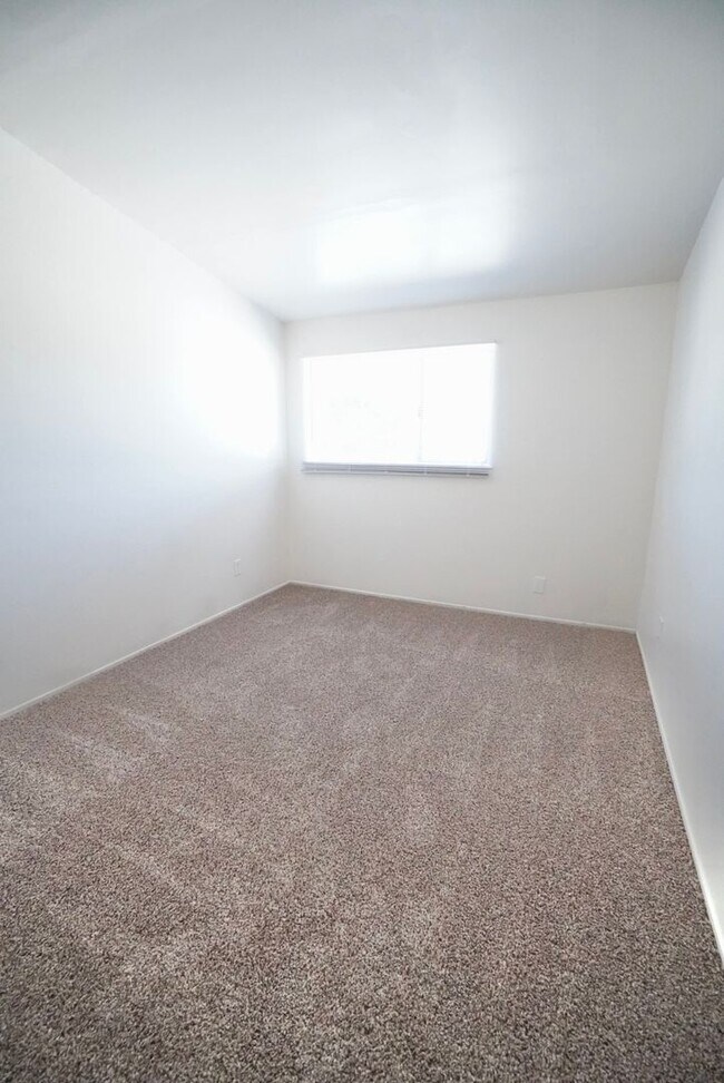 Building Photo - Wonderful 3 Bedroom, 2 Bath home in Sacram...