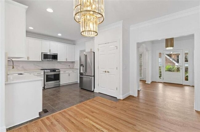 Building Photo - 1711 Summit Glen Ln NE