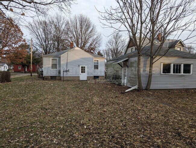 Building Photo - 410 N Monroe St