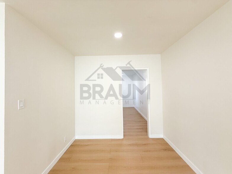 Building Photo - 7339 Woodman Ave