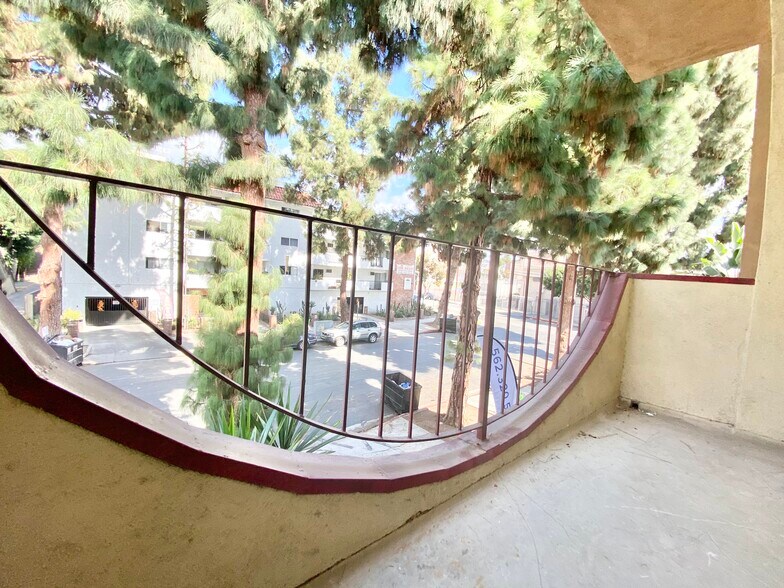 Building Photo - 7010 Lanewood Ave