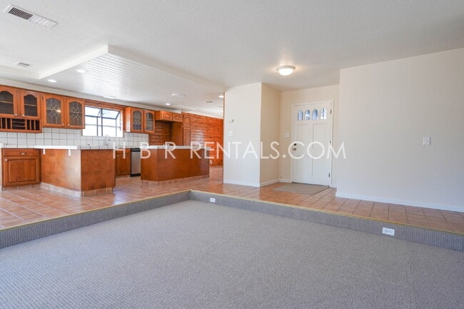 Building Photo - Spacious Family Retreat in Manteca, Ready ...