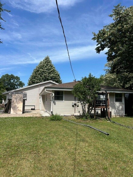 Building Photo - 5646 S 45th St