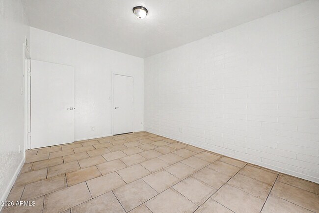 Building Photo - 7106 N 68th Ave