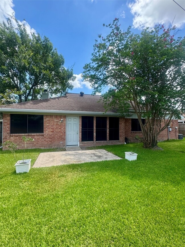 Building Photo - 15702 Roxton Ridge Dr