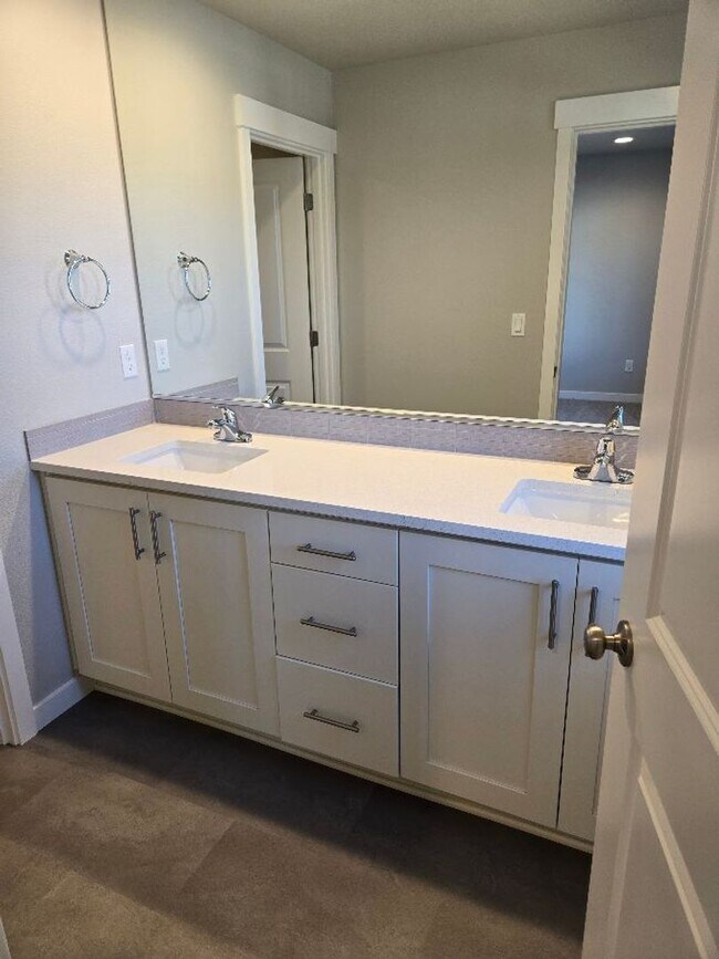 Building Photo - Brand New & Beautiful 2025 Holt Home !  Wa...