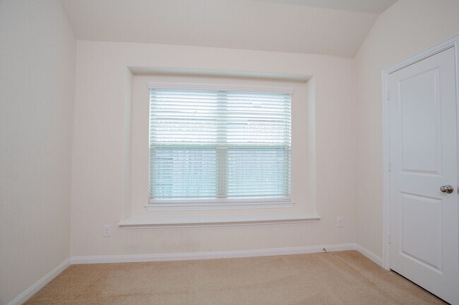 Building Photo - Beautiful One Level 3 BR / 2 BA Home for R...