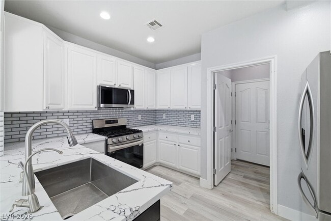 Building Photo - 972 Prestwick St