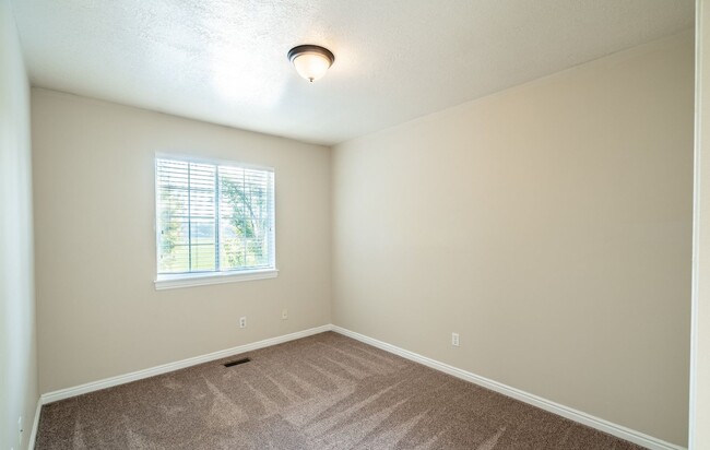 Building Photo - Lovely townhome for rent in Provo