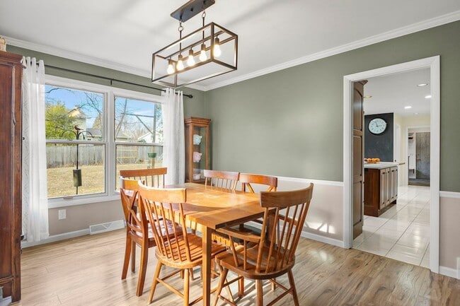 Building Photo - 310 Yosemite Trail