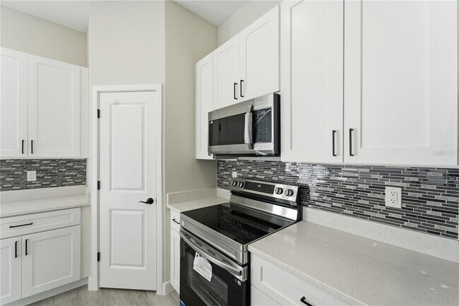 Building Photo - 13690 SW 43rd Cir