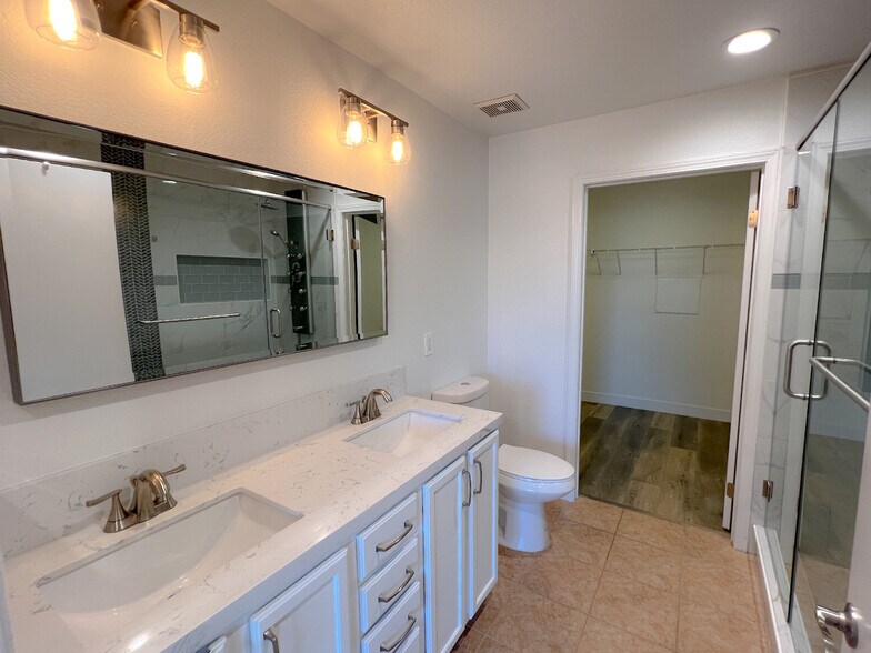Building Photo - 16710 Nicklaus Dr