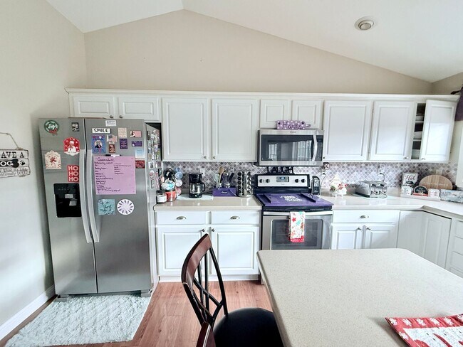 Building Photo - 5 Bed 3 Bath House in Waverly, IA
