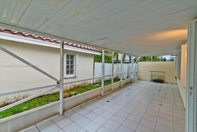 Building Photo - 17610 SW 4th Ct