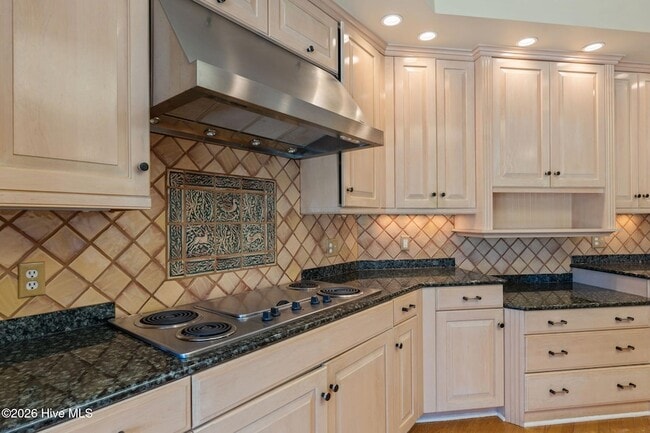 Building Photo - 50 Oak Meadow Rd