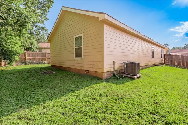 Building Photo - 164 Varsity Dr