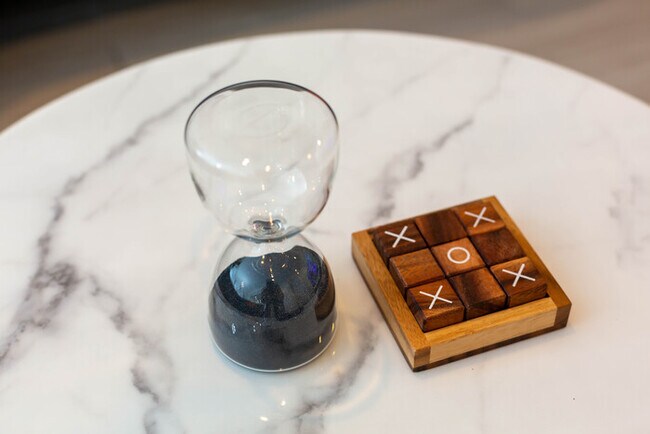 Building Photo - Newly Remodeled 5B4B. 2 mile from the Rose Parade!