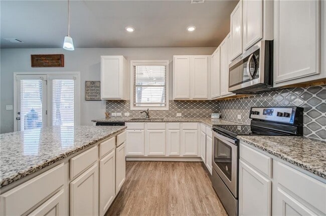 Building Photo - 7661 Silk Tree Pointe