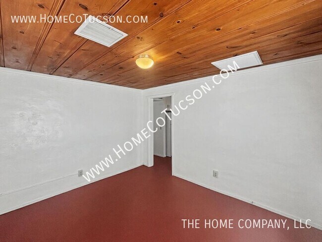 Building Photo - 1733 E Adelaide Dr