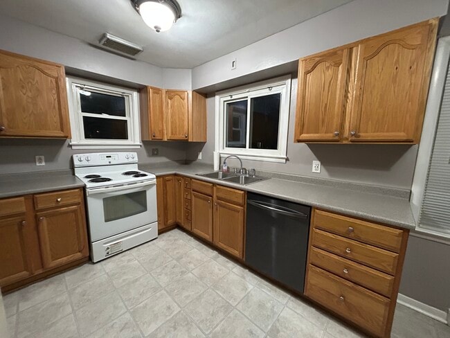 Building Photo - 938 Allen Rd