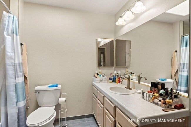 Building Photo - 2851 S Valley View Blvd