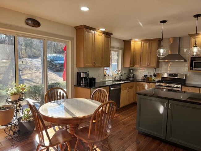 Building Photo - Secluded 3/2/2 Home West of Columbia!