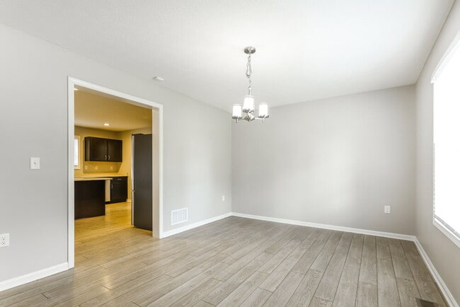 Building Photo - 11 Meadow Way SW