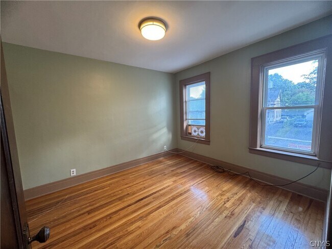 Building Photo - 409 Milton Ave