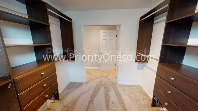 Building Photo - 10360 Londonderry Ave