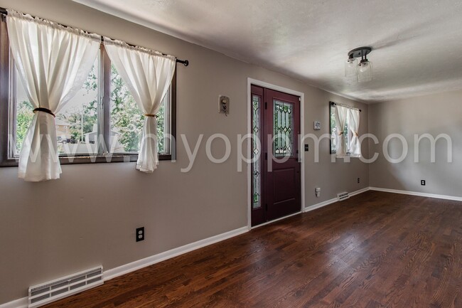 Building Photo - Completely Remodeled! 3 Bedroom / 3 Bathro...