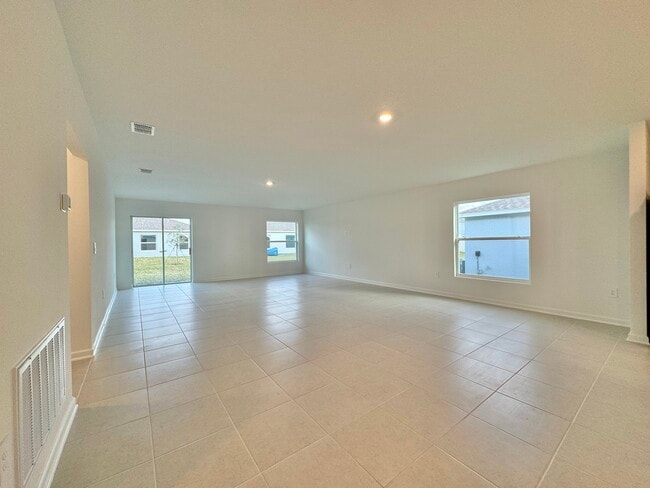 Building Photo - 3083 Totem Rd