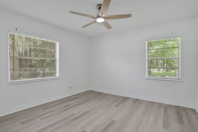 Building Photo - 3923 Tyndale Dr