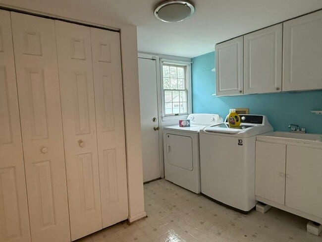 Building Photo - 2788 Pinewood Dr