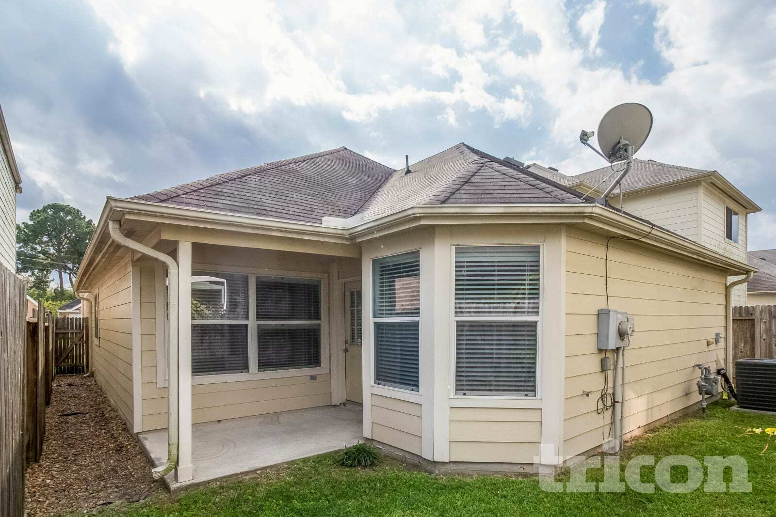 Building Photo - 810 Forest Hillside Ln