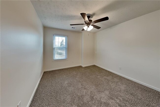 Building Photo - 3070 Serenade Ct