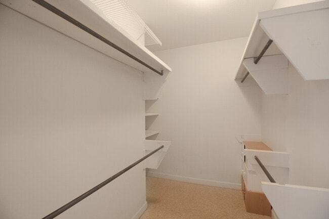 Building Photo - 345 Avonlea Ln