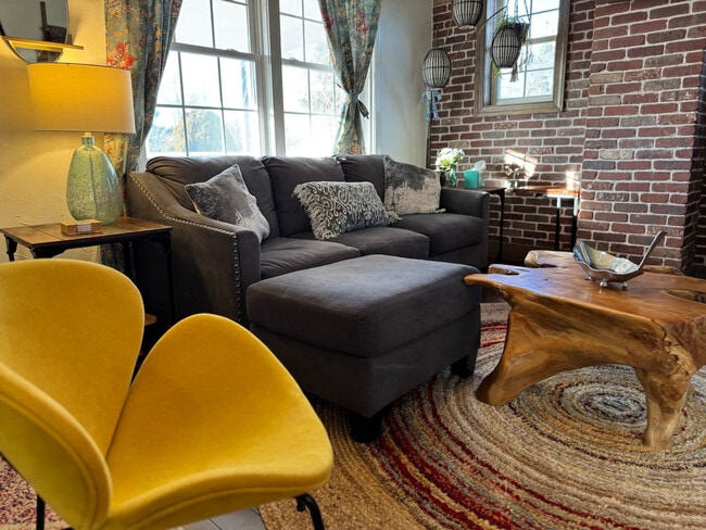 Building Photo - 10417 S Grant Ave