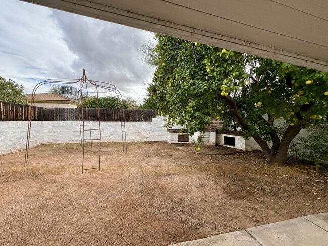 Building Photo - 1723 N Desmond Ln