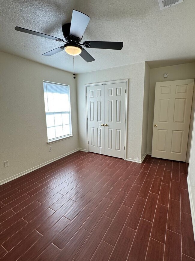 Building Photo - 205 Janelle Dr
