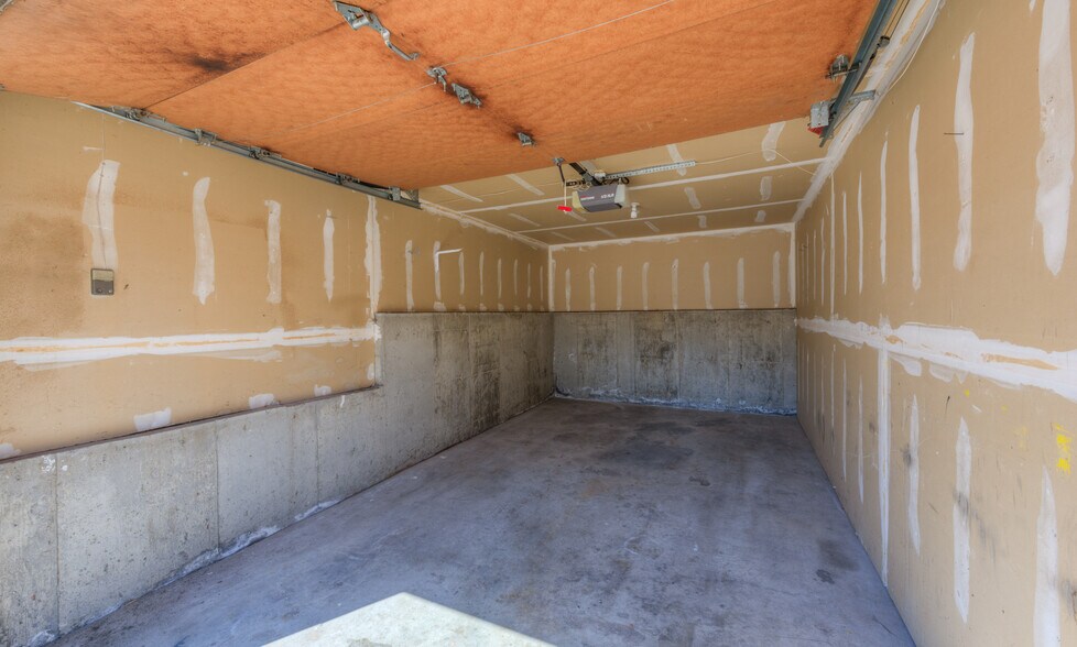 Building Photo - 5530 Stonewall Pl