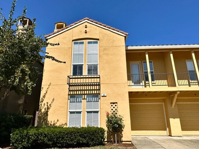 Building Photo - Hamilton 3+bd/2.5bth Townhome w/Den