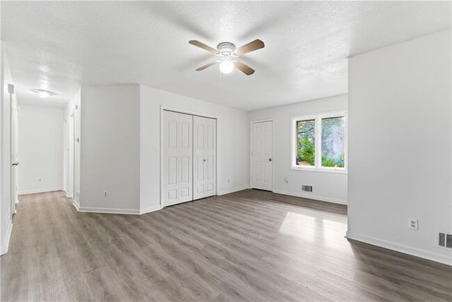 Building Photo - 2130 Fieldstone View Ct SE