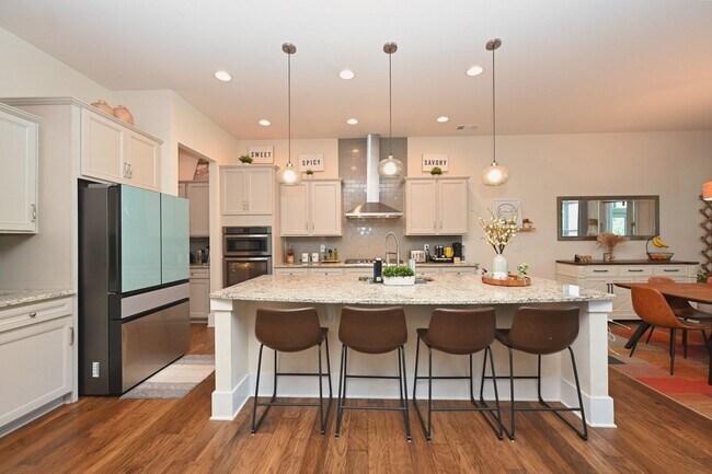 Building Photo - **EXECUTIVE HOME IN WILLIAMSON COUNTY WITH RARE WALK-OUT BASEMENT AND TONS OF STORAGE**