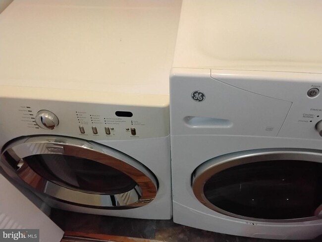 Building Photo - 1219 Marcy Ave