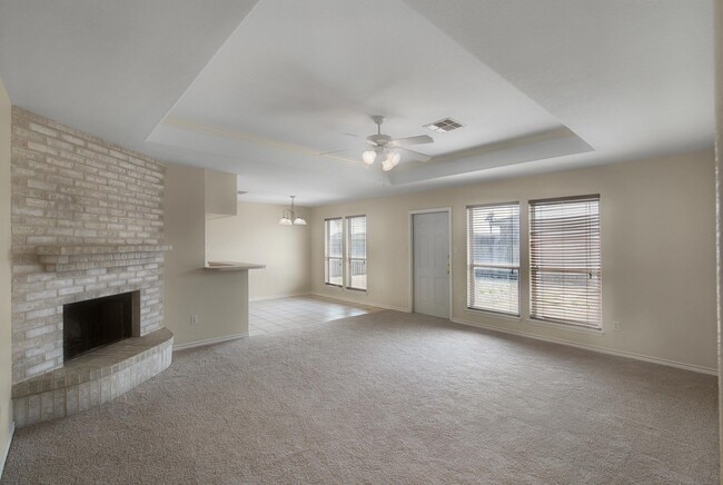 Building Photo - 15522 Dyna St