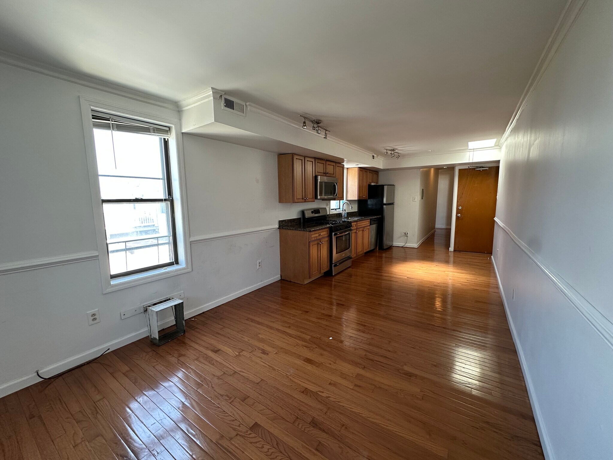 Building Photo - 2333 Catharine St