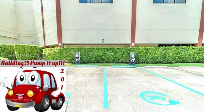 Building Photo - 611 S Hollybrook Dr