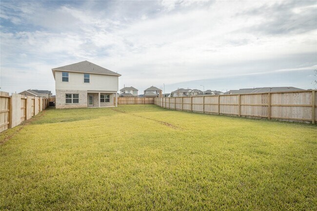 Building Photo - 401 Sunray Lake Ln
