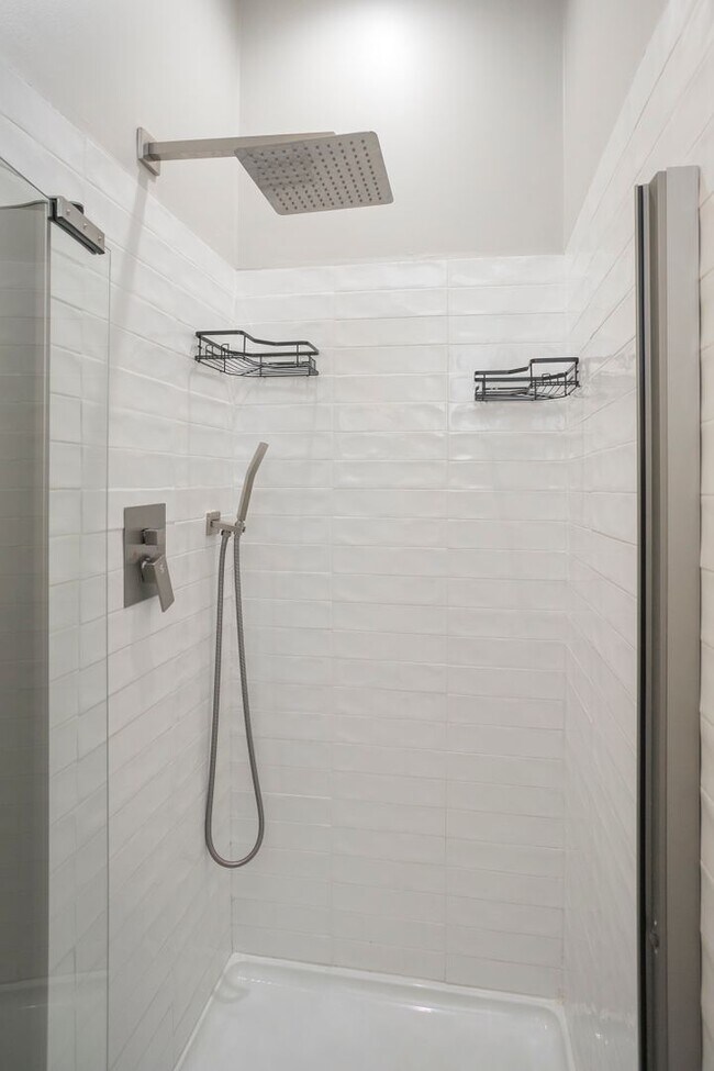 Building Photo - 7277 Charlotte Pike